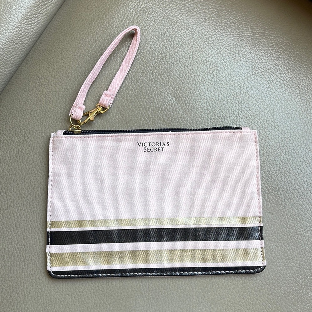 NWT/ Victoria’s Secret wristlet